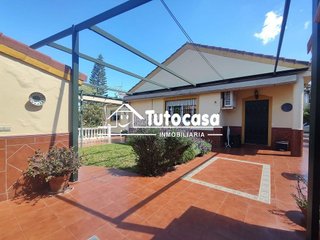 Chalet en venta en Montequinto en Dos Hermanas