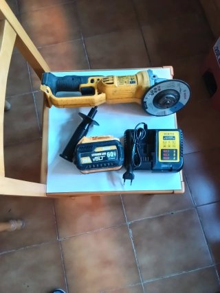 AMOLADORA RADIAL DEWALT BATERÍA DCG412