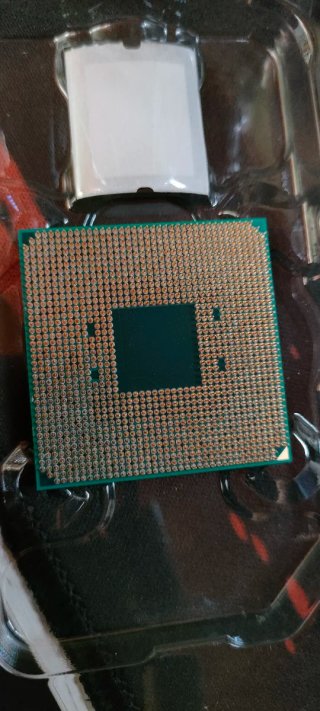 Procesador AMD Ryzen 7 2700X y disipador AMD