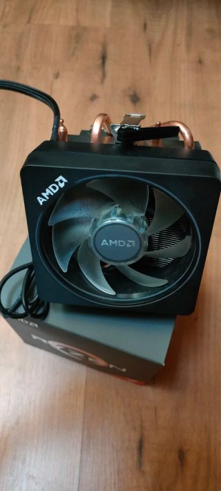 Procesador AMD Ryzen 7 2700X y disipador AMD