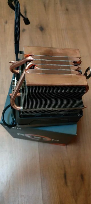 Procesador AMD Ryzen 7 2700X y disipador AMD
