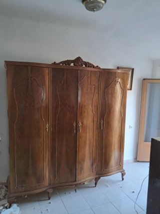 Armario antiguo de madera