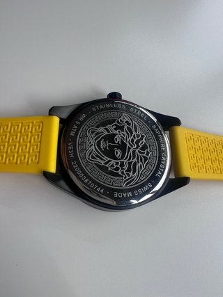 Reloj Versace V-Vertical Amarillo