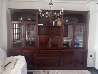 Mueble de comedor madera y cristal