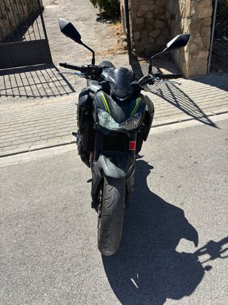 Kawasaki Z900 Negra y Verde