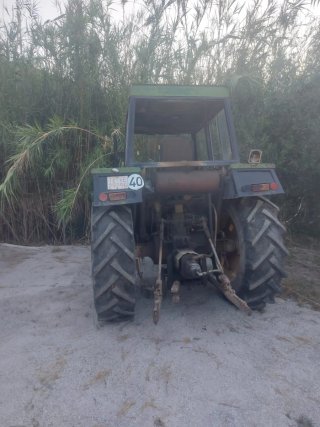 Tractor John Deere 3130 con pala