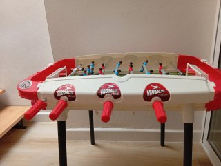 Futbolín infantil con patas