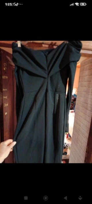 Tuta elegante nera off-shoulder