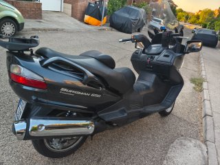 Suzuki Burgman Executive 650 Negra