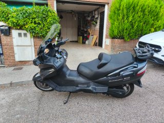 Suzuki Burgman Executive 650 Negra