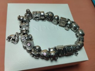 Lote Joyería Pandora Charms y Pulsera