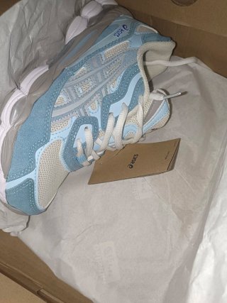 Zapatillas Asics azules y grises