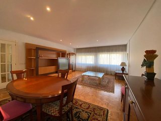 Piso en alquiler en Plaza España - Villa Pilar - Reyes Católicos - Vadillos en Burgos