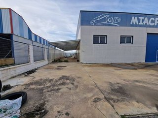 Nave industrial en venta en Coria