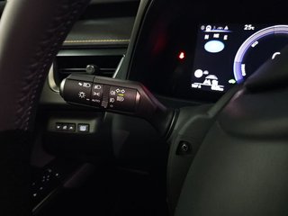Lexus UX 2.0 300h UX Plus