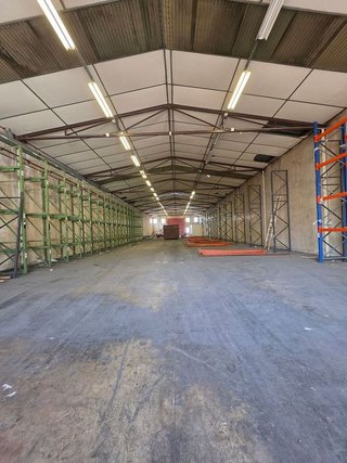 Nave industrial en alquiler en Canovelles