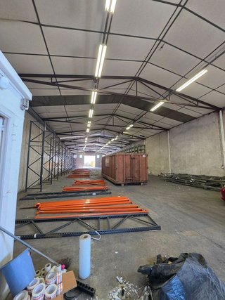 Nave industrial en alquiler en Canovelles