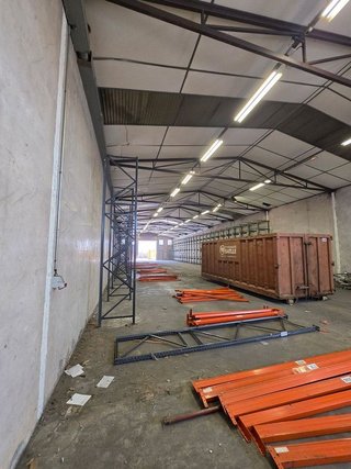 Nave industrial en alquiler en Canovelles