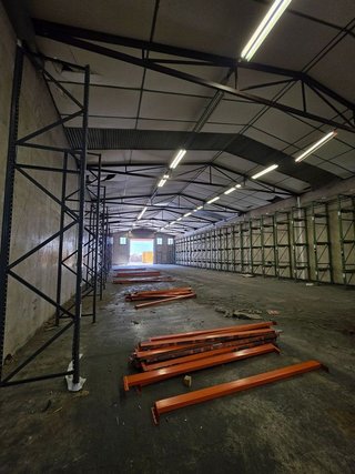 Nave industrial en alquiler en Canovelles