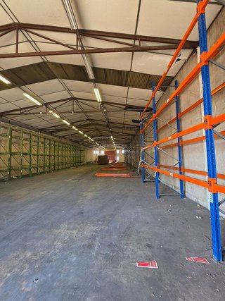 Nave industrial en alquiler en Canovelles