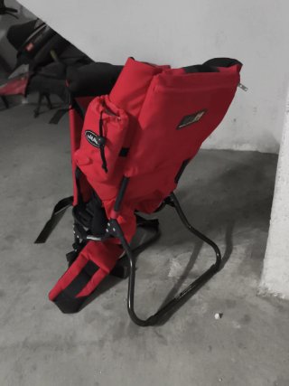 Mochila portabebés JANE roja y negra