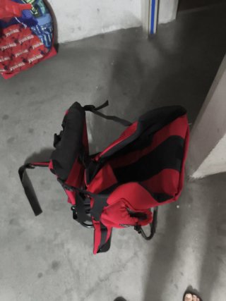Mochila portabebés JANE roja y negra