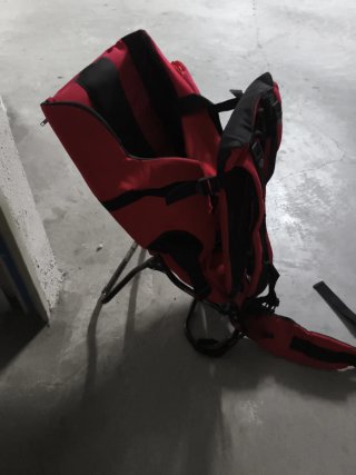 Mochila portabebés JANE roja y negra