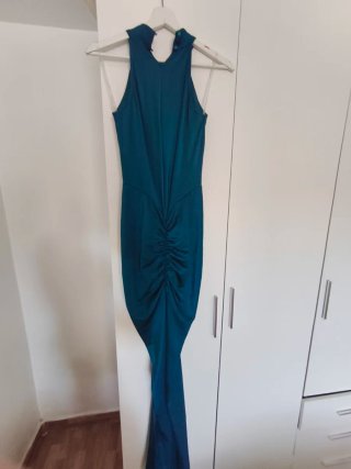 Vestido largo azul petróleo elegante