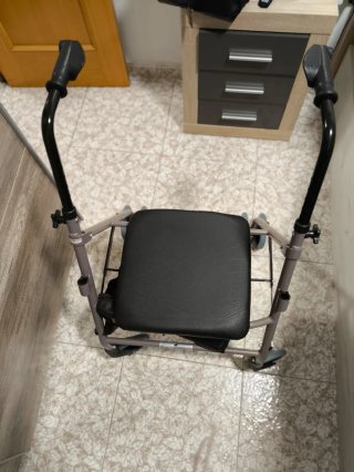 Andador con silla y bolsa