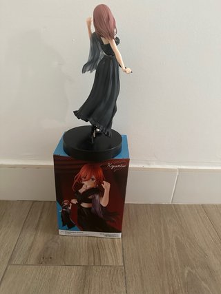Figura Miku Nakano vestido negro Banpresto.