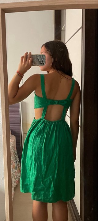 Vestido verde con aberturas