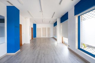 Local comercial en venta en Cervantes en Granada