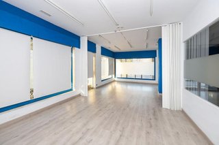Local comercial en venta en Cervantes en Granada