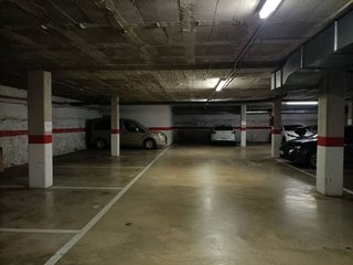 Garaje en alquiler en Eixample Nord – La Devesa en Girona