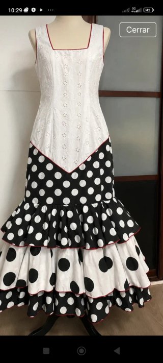Traje de flamenca blanco y negro