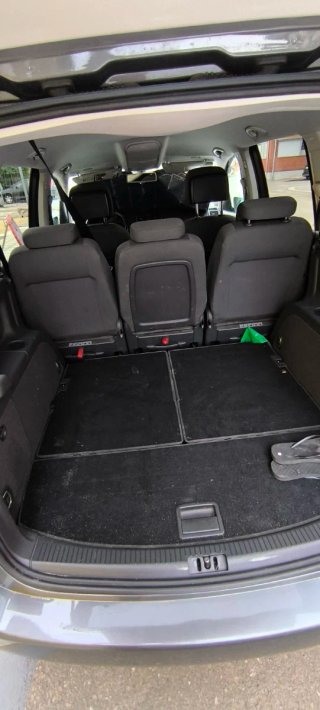 Se vende Touran funciona muy bien