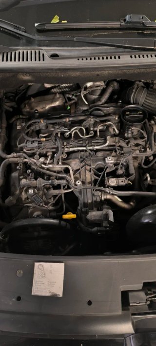 Se vende Touran funciona muy bien