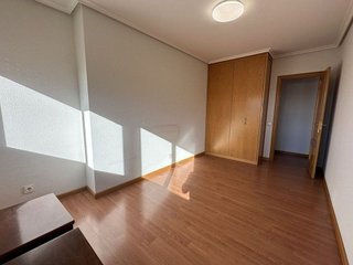 Piso en venta en Portillejo - Valdegastea en Logroño