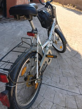 Bicicleta paseo con cesta