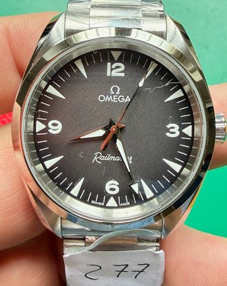 Omega Railmaster Reloj Negro y Plateado
