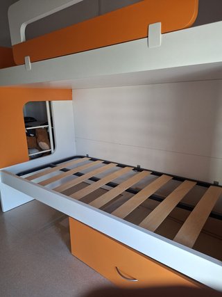 Cama abatible con armario y cama  litera  en perfe