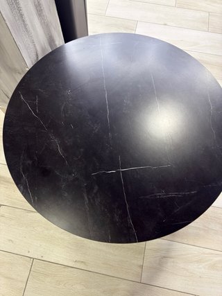 Tavolo rotondo in marmo nero e grigio