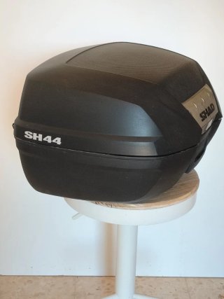 Baúl Shad SH44 para 2 cascos más soporte.