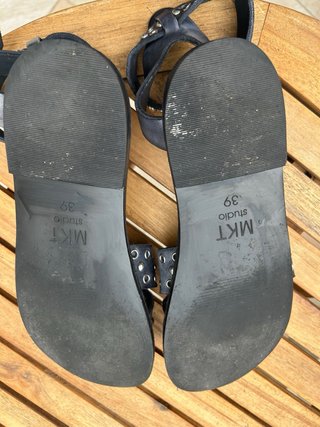 Sandalias MKT Studio Piel Tachuelas Negras