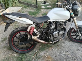 Moto Naked Blanca