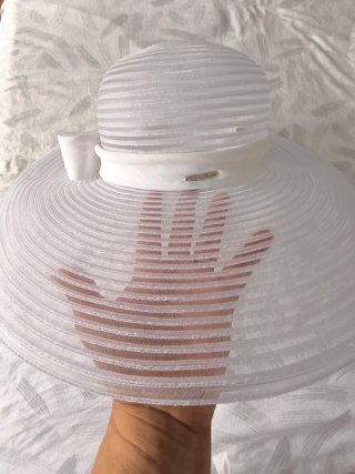 Sombrero blanco elegante