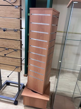 Torre expositora giratoria madera +ganchos regalo