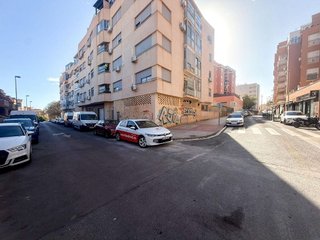 Local comercial en venta en San Luis en Almería