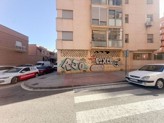 Local comercial en venta en San Luis en Almería