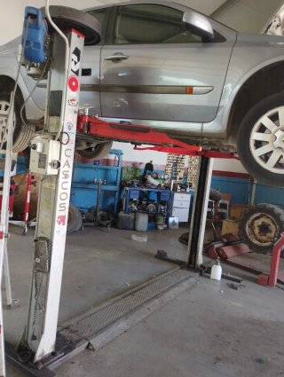 Elevador Cascos 2.8t Monofásico Año 2017